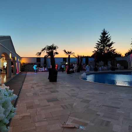 Hotel Rodiv Găeşti Εξωτερικό φωτογραφία