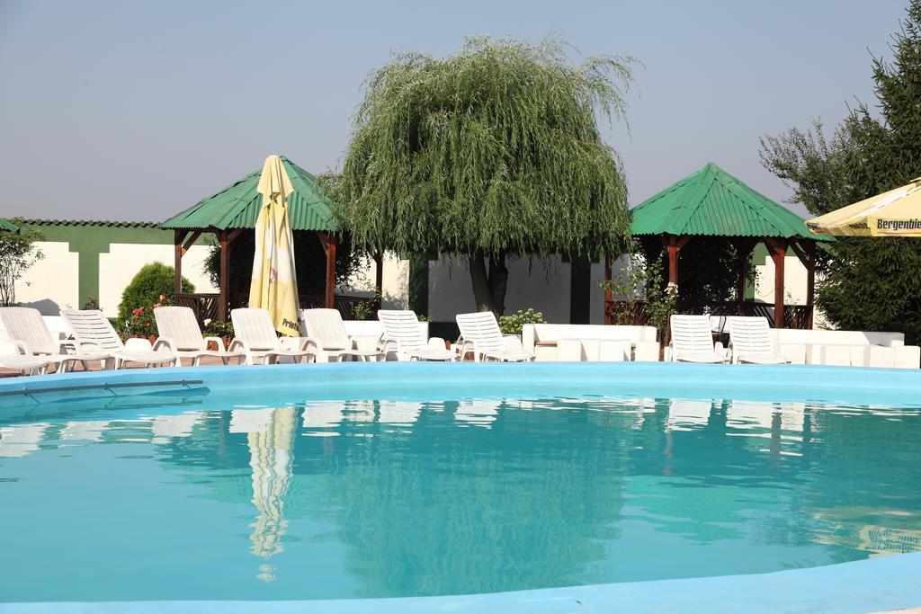 Hotel Rodiv Găeşti Εξωτερικό φωτογραφία