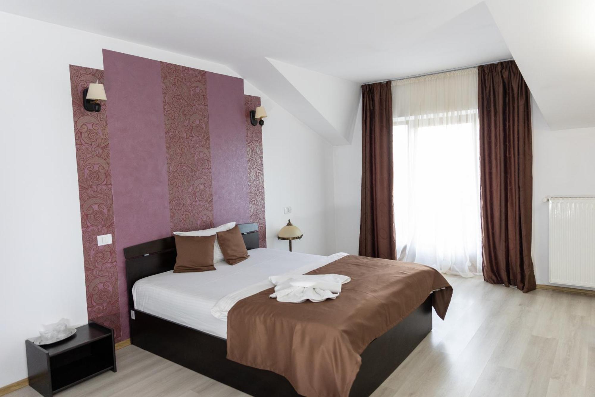 Hotel Rodiv Găeşti Εξωτερικό φωτογραφία