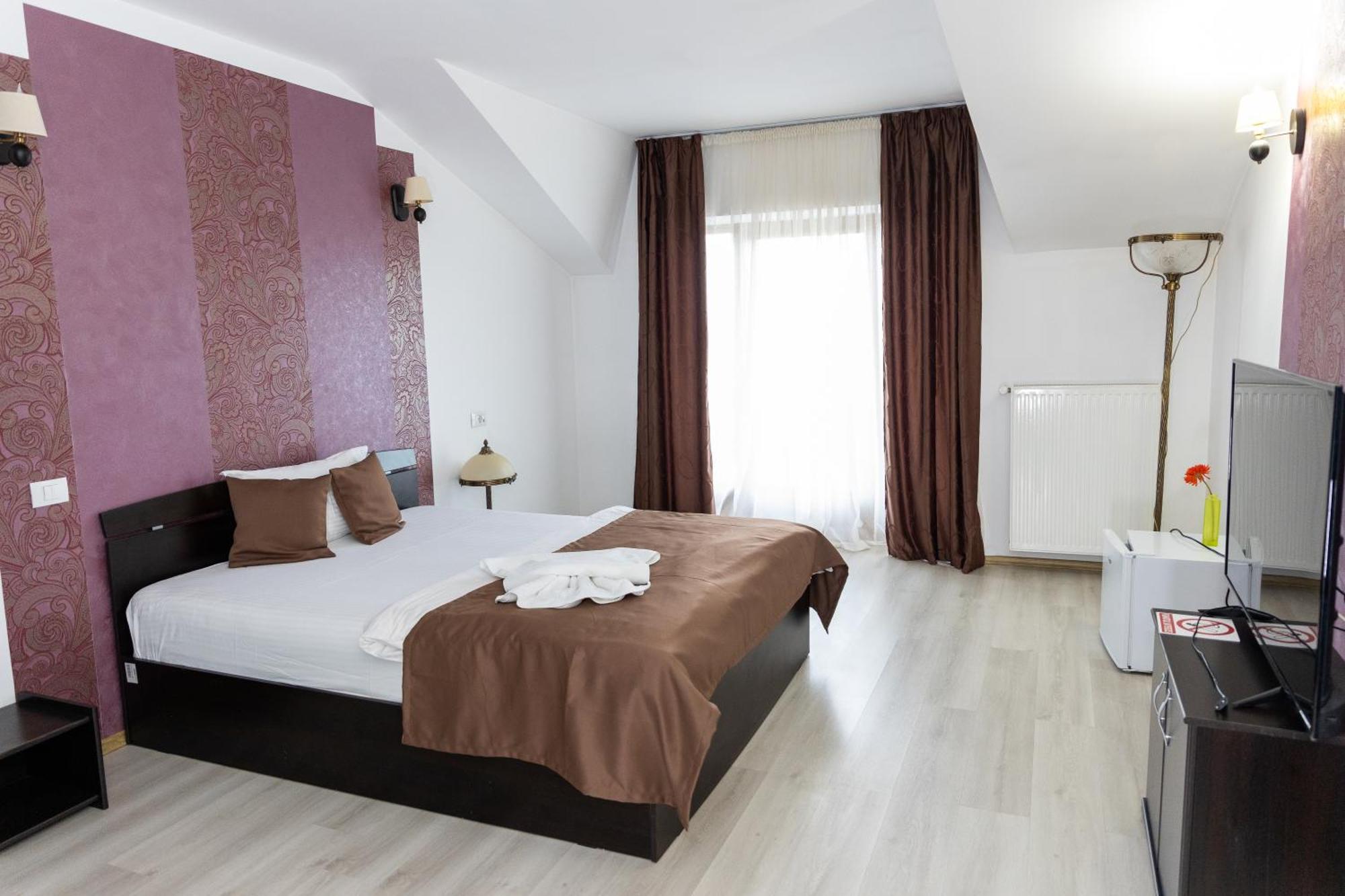 Hotel Rodiv Găeşti Εξωτερικό φωτογραφία