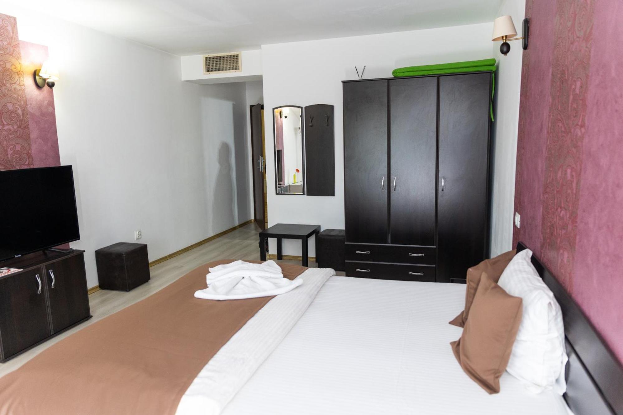 Hotel Rodiv Găeşti Εξωτερικό φωτογραφία