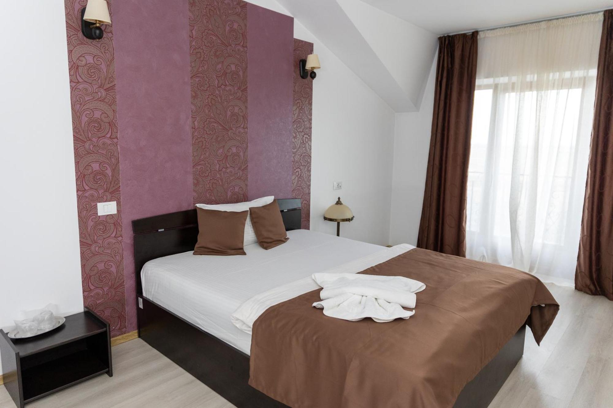 Hotel Rodiv Găeşti Εξωτερικό φωτογραφία
