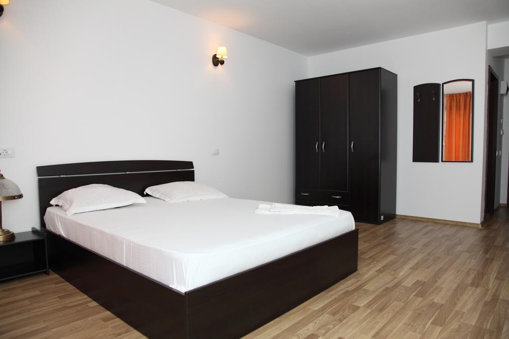 Hotel Rodiv Găeşti Εξωτερικό φωτογραφία