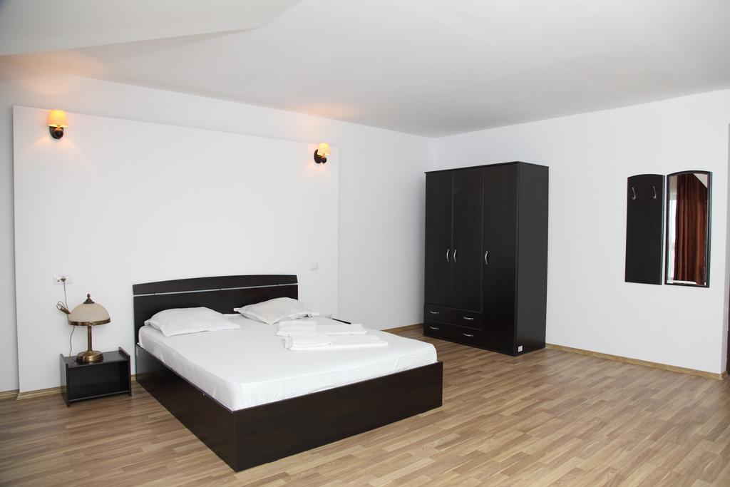 Hotel Rodiv Găeşti Δωμάτιο φωτογραφία