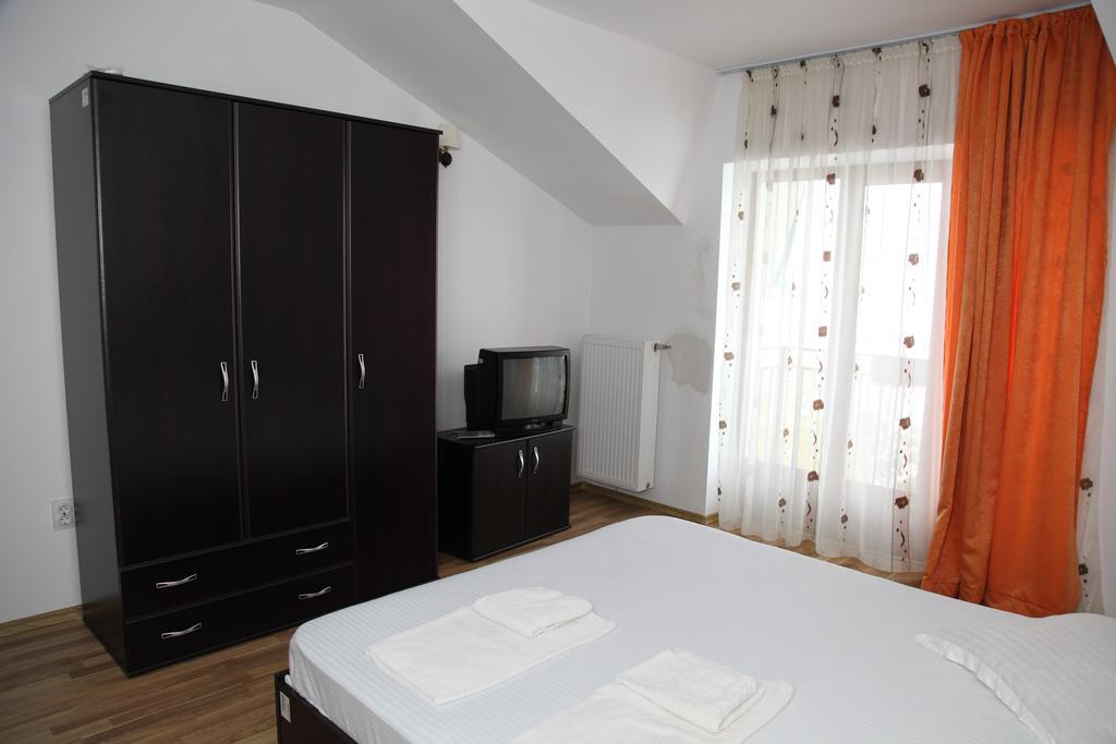 Hotel Rodiv Găeşti Εξωτερικό φωτογραφία