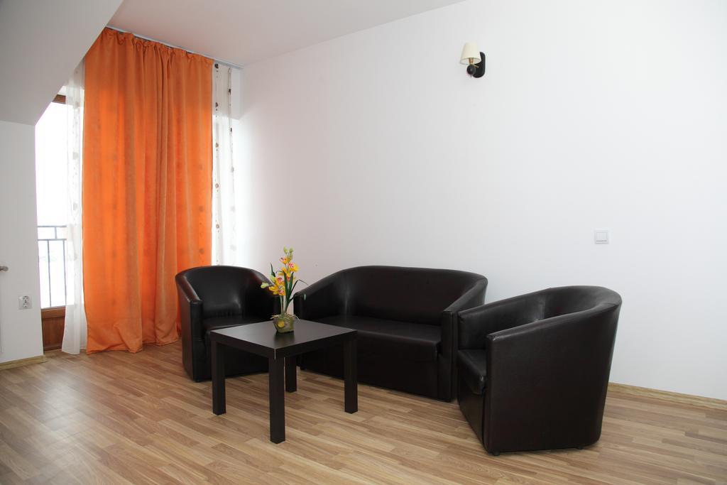 Hotel Rodiv Găeşti Εξωτερικό φωτογραφία