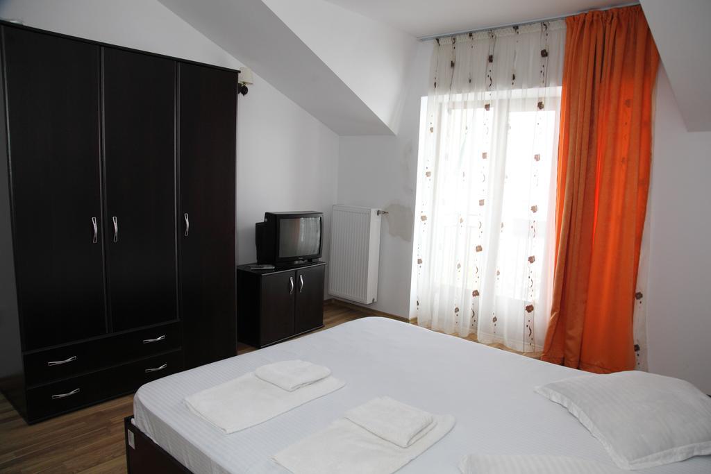 Hotel Rodiv Găeşti Εξωτερικό φωτογραφία